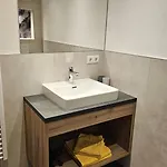 Haus Kathrein 아파트 *
